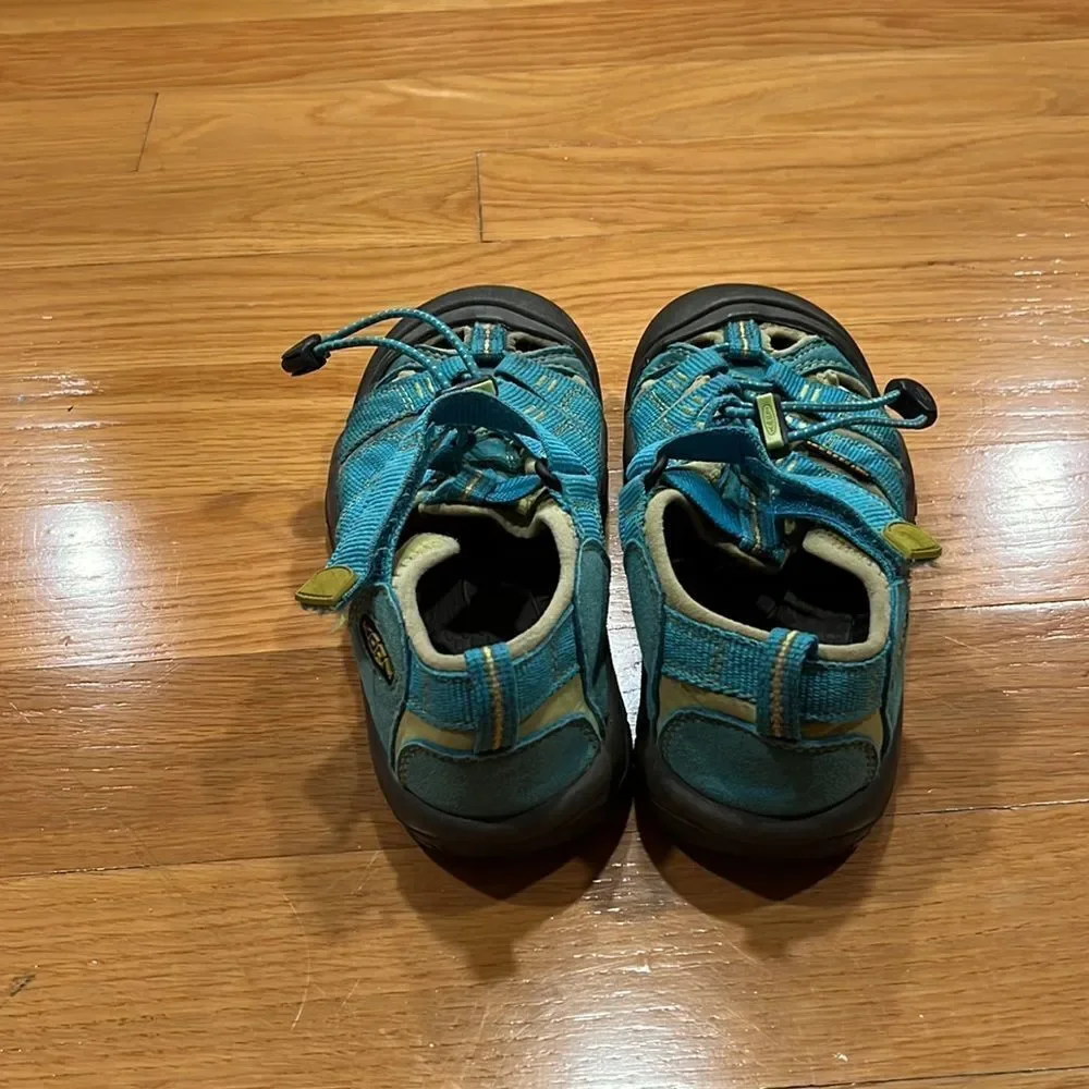 KEEN  Sandals size 2